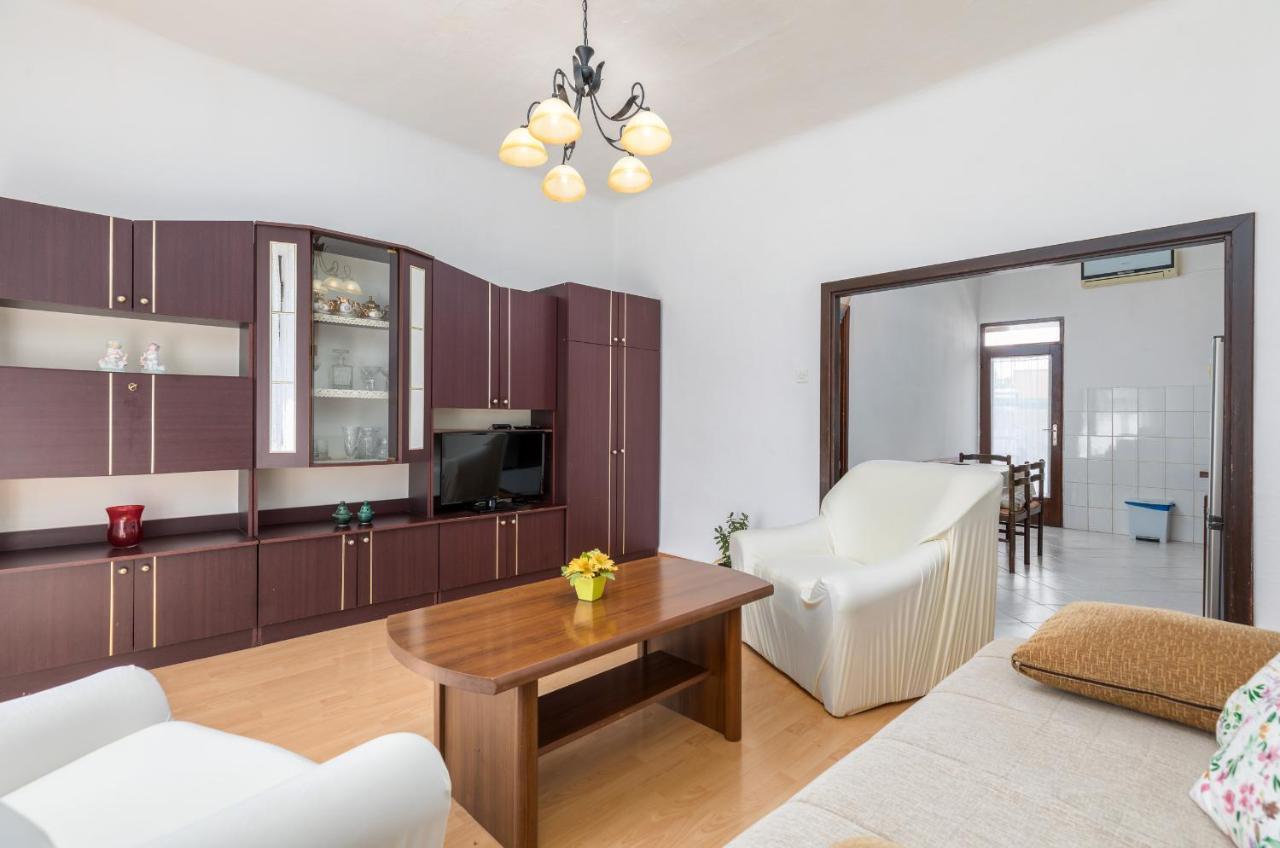 Apartment Ana Fažana Eksteriør billede
